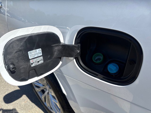 Used 2023 GMC Yukon Denali image 42