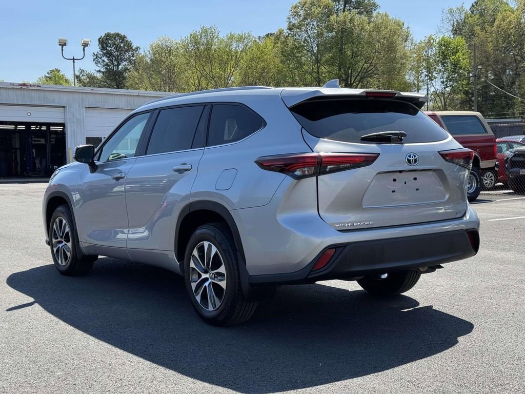Used 2024 Toyota Highlander XLE image 25