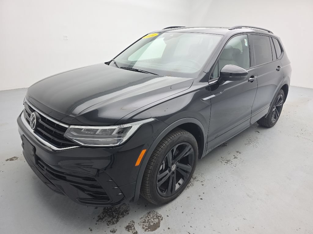 Used 2024 Volkswagen Tiguan SE R-Line AWD/4WD image 5