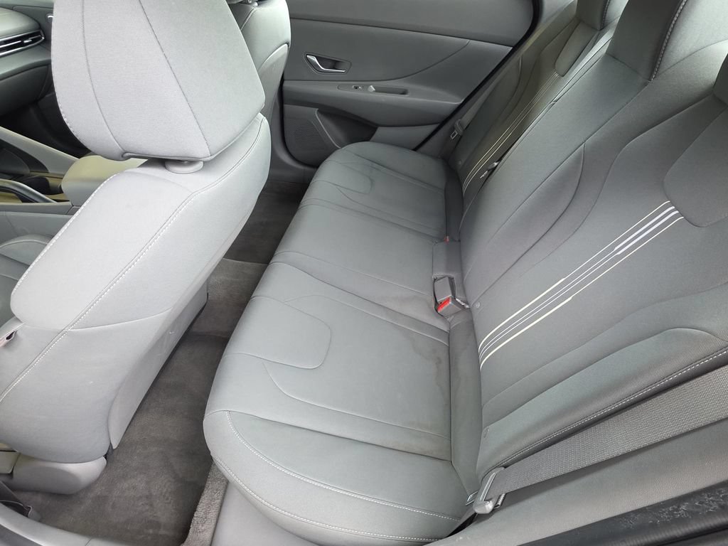 Used 2023 Hyundai Elantra SEL FWD image 9