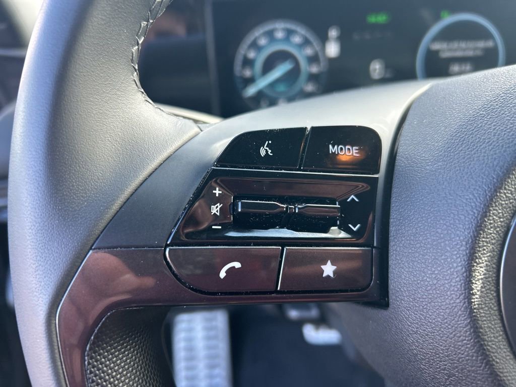 Used 2025 Hyundai Elantra SEL w/ Cargo Package image 16