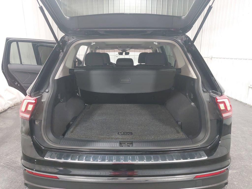 Used 2023 Volkswagen Tiguan SE image 12