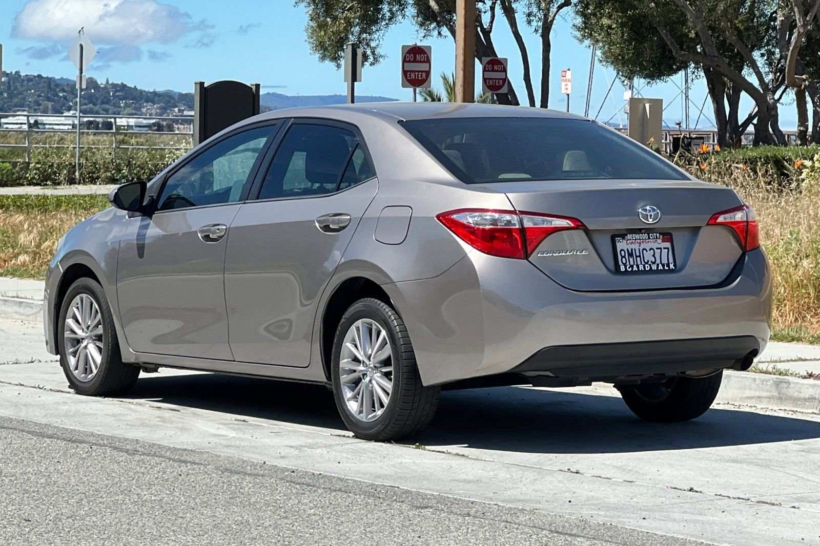 Used 2015 Toyota Corolla LE image 6
