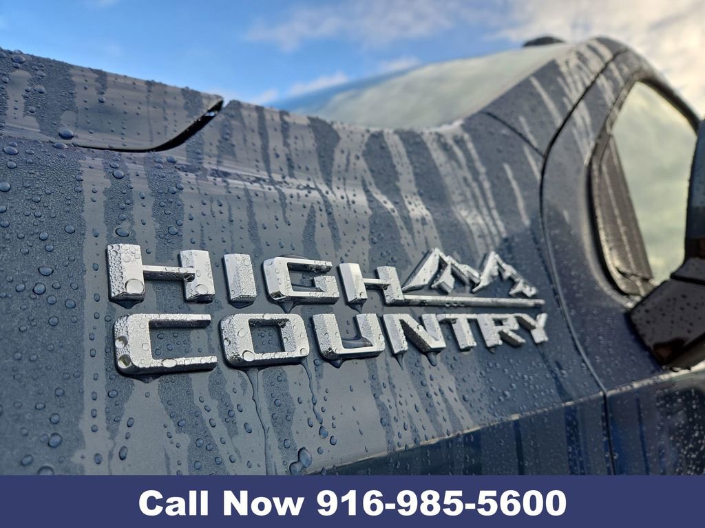 New 2026 Chevrolet Suburban High Country image 37