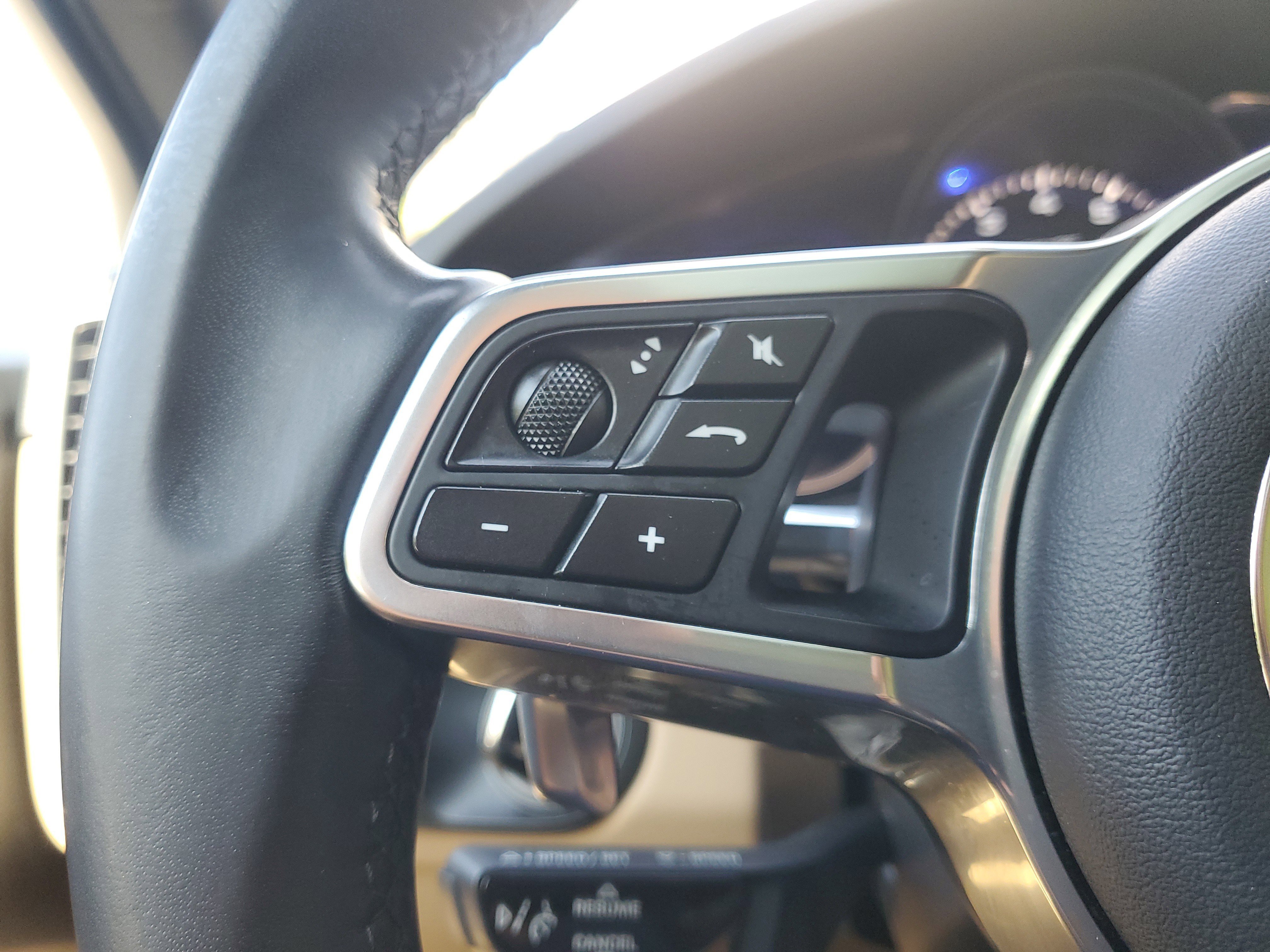 Used 2023 Porsche Cayenne AWD/4WD image 22