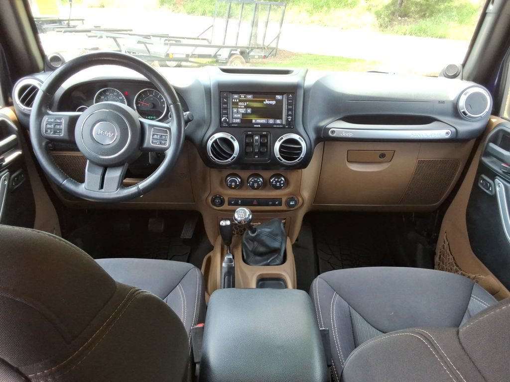 Used 2013 Jeep Wrangler Unlimited Rubicon w/ Connectivity Group AWD/4WD image 22
