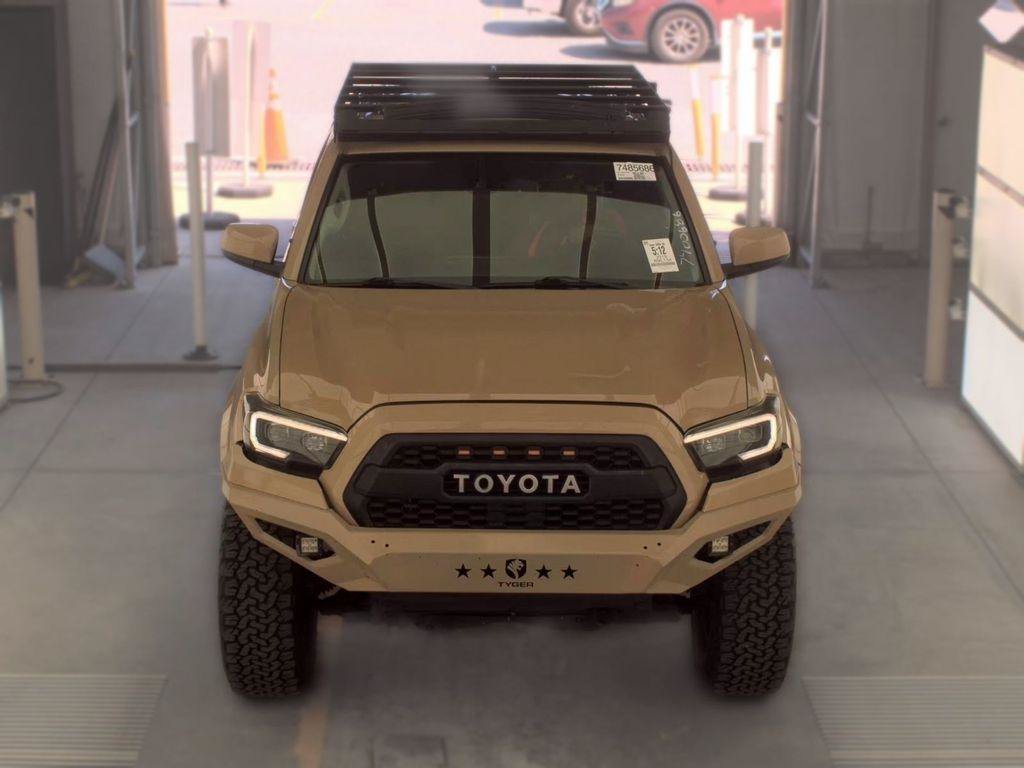 Used 2019 Toyota Tacoma SR5 AWD/4WD image 2