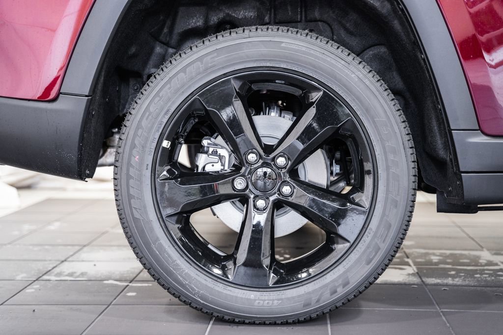 New 2025 Jeep Grand Cherokee Altitude w/ Trailer Tow Package image 16