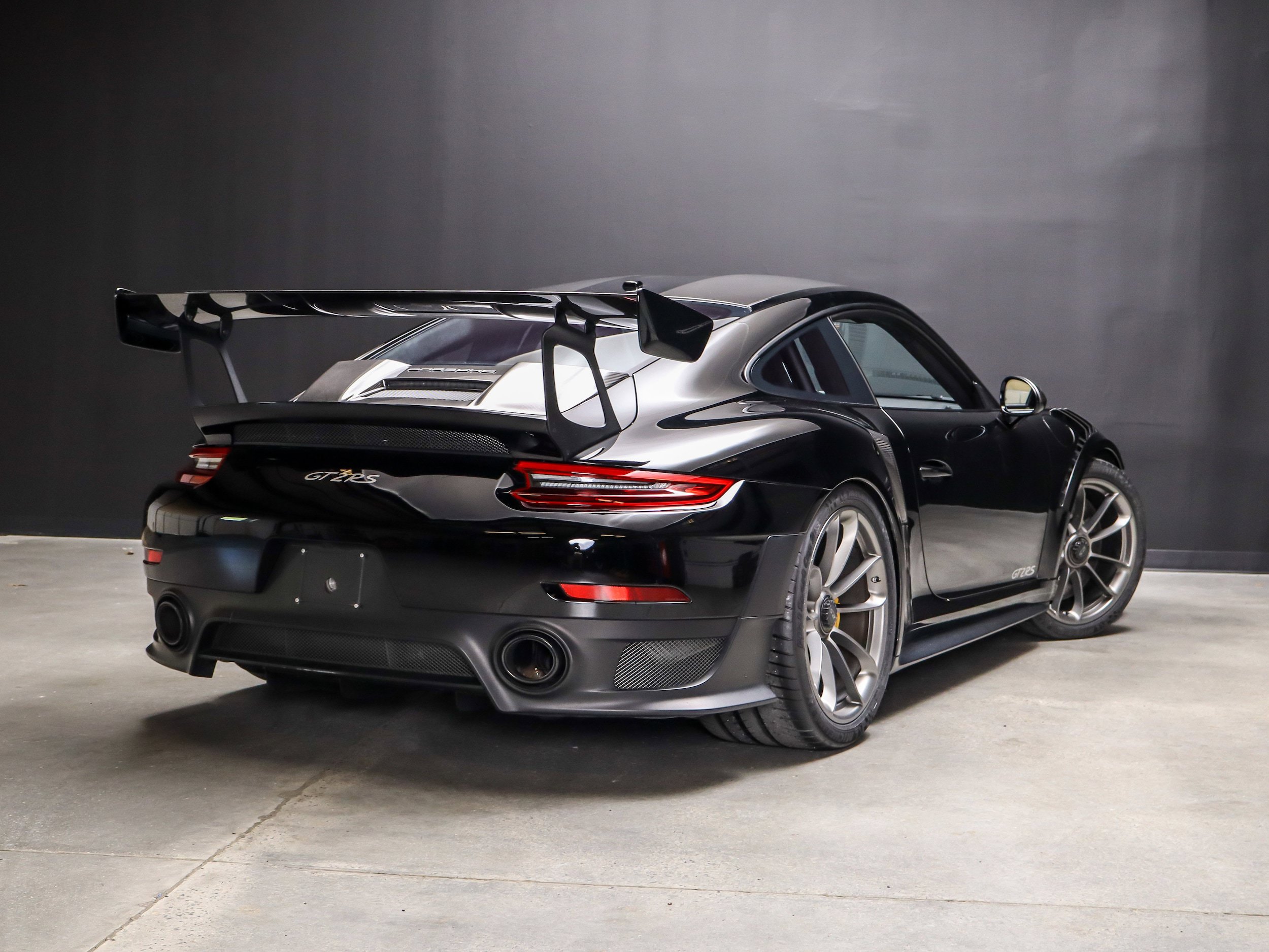 Certified 2018 Porsche 911 GT2 RS RWD image 3