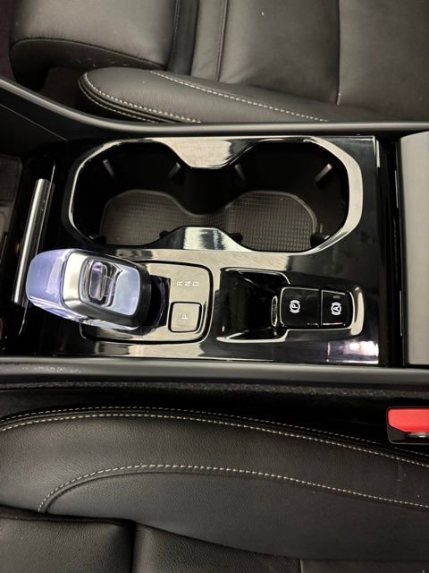 Used 2024 Volvo XC40 B5 Ultimate w/ Protection Package Premier AWD/4WD image 18