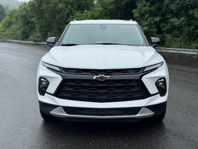 New 2026 Chevrolet Blazer LT w/ Convenience Package AWD/4WD image 2