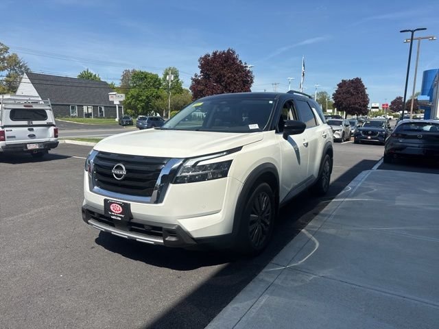 Used 2024 Nissan Pathfinder SL w/ SL Premium Package AWD/4WD image 7