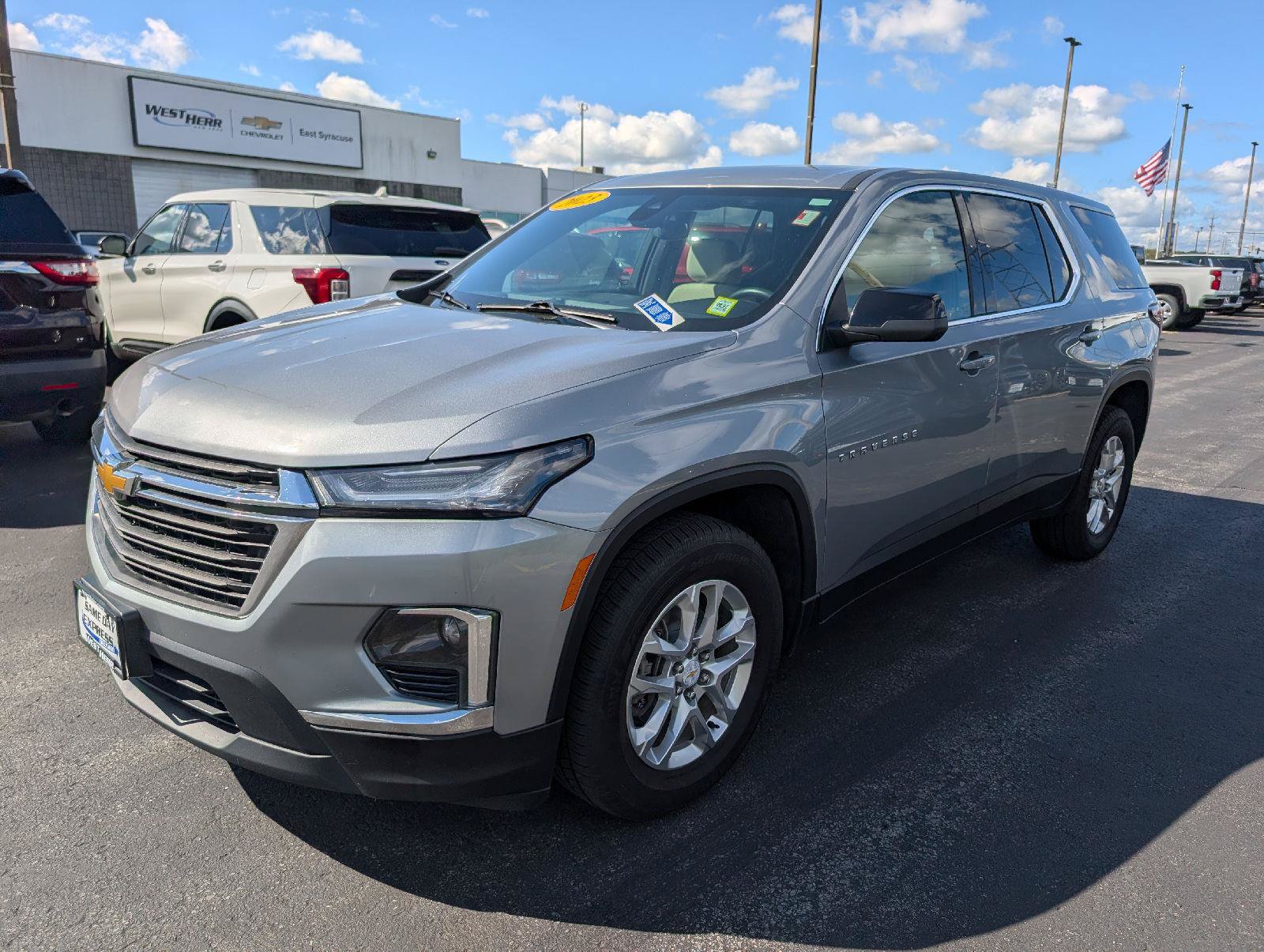 Used 2023 Chevrolet Traverse LS AWD/4WD image 4
