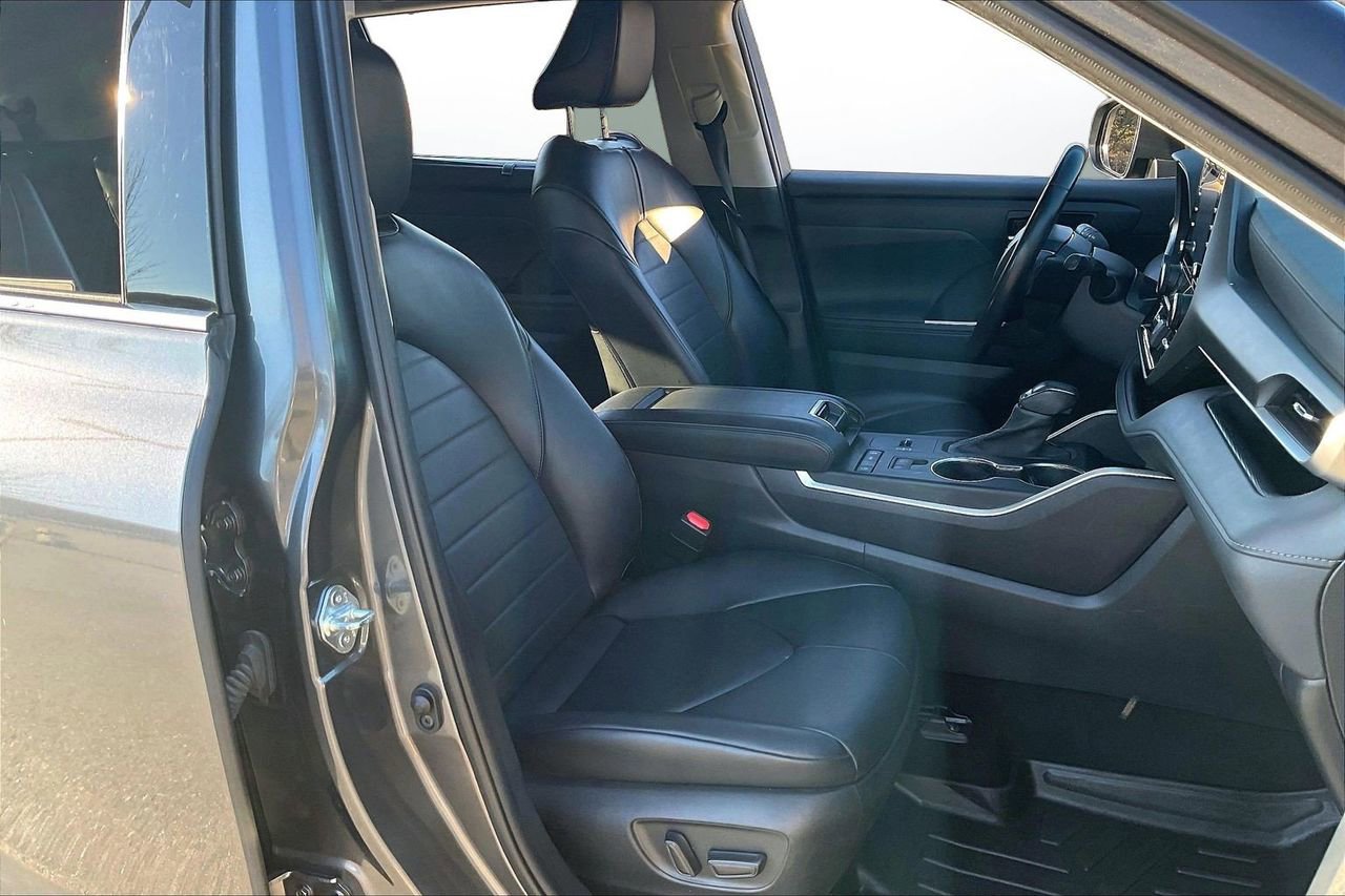 Used 2022 Toyota Highlander XLE image 24