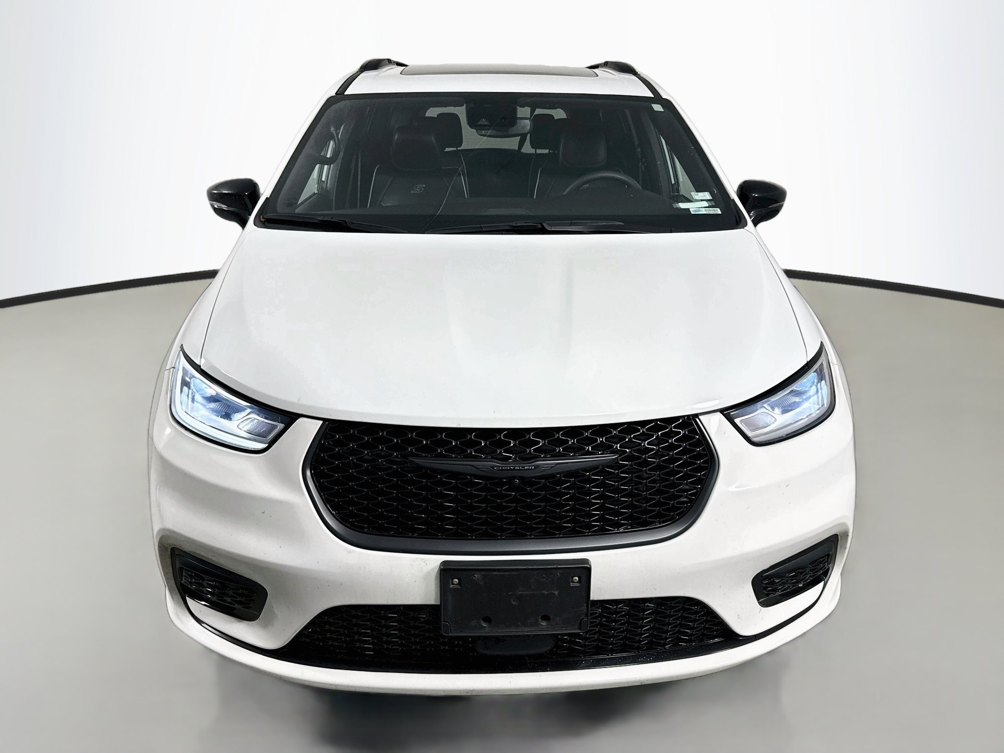 Used 2025 Chrysler Pacifica Limited FWD image 2