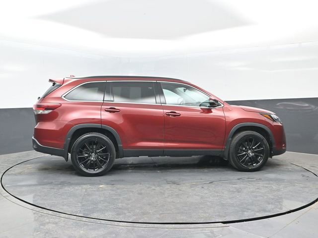 Used 2019 Toyota Highlander SE AWD/4WD image 3