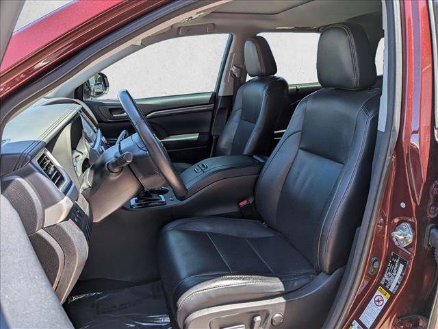 Used 2017 Toyota Highlander Limited AWD/4WD image 16