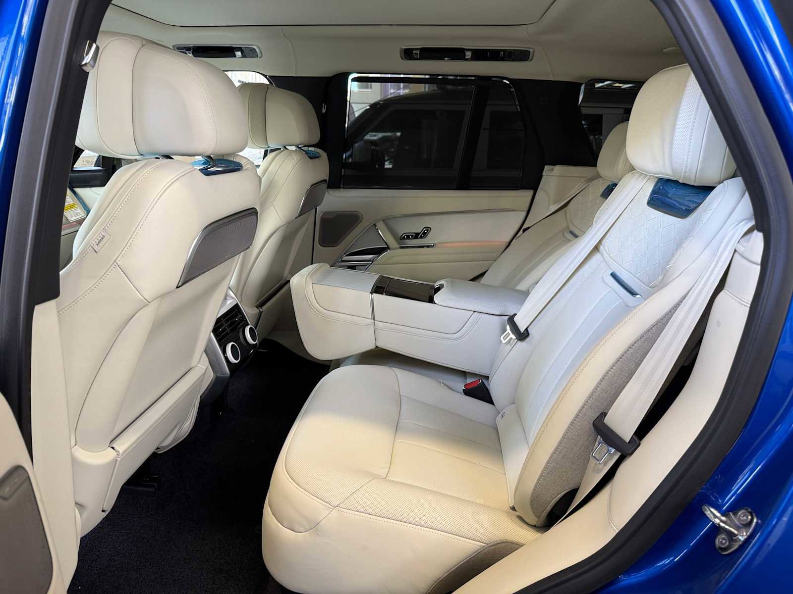 New 2025 Land Rover Range Rover SV image 15