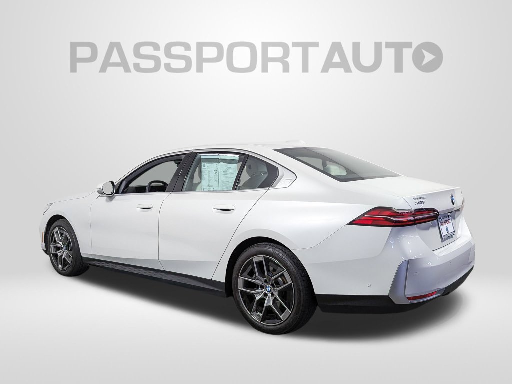 Used 2026 BMW 530i xDrive AWD/4WD image 3