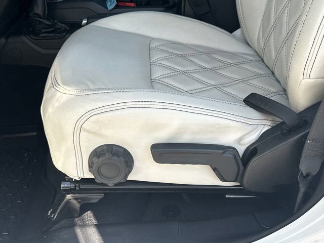 Used 2019 Jeep Wrangler Unlimited Sahara w/ Uconnect 4C Nav & Sound Group AWD/4WD image 11