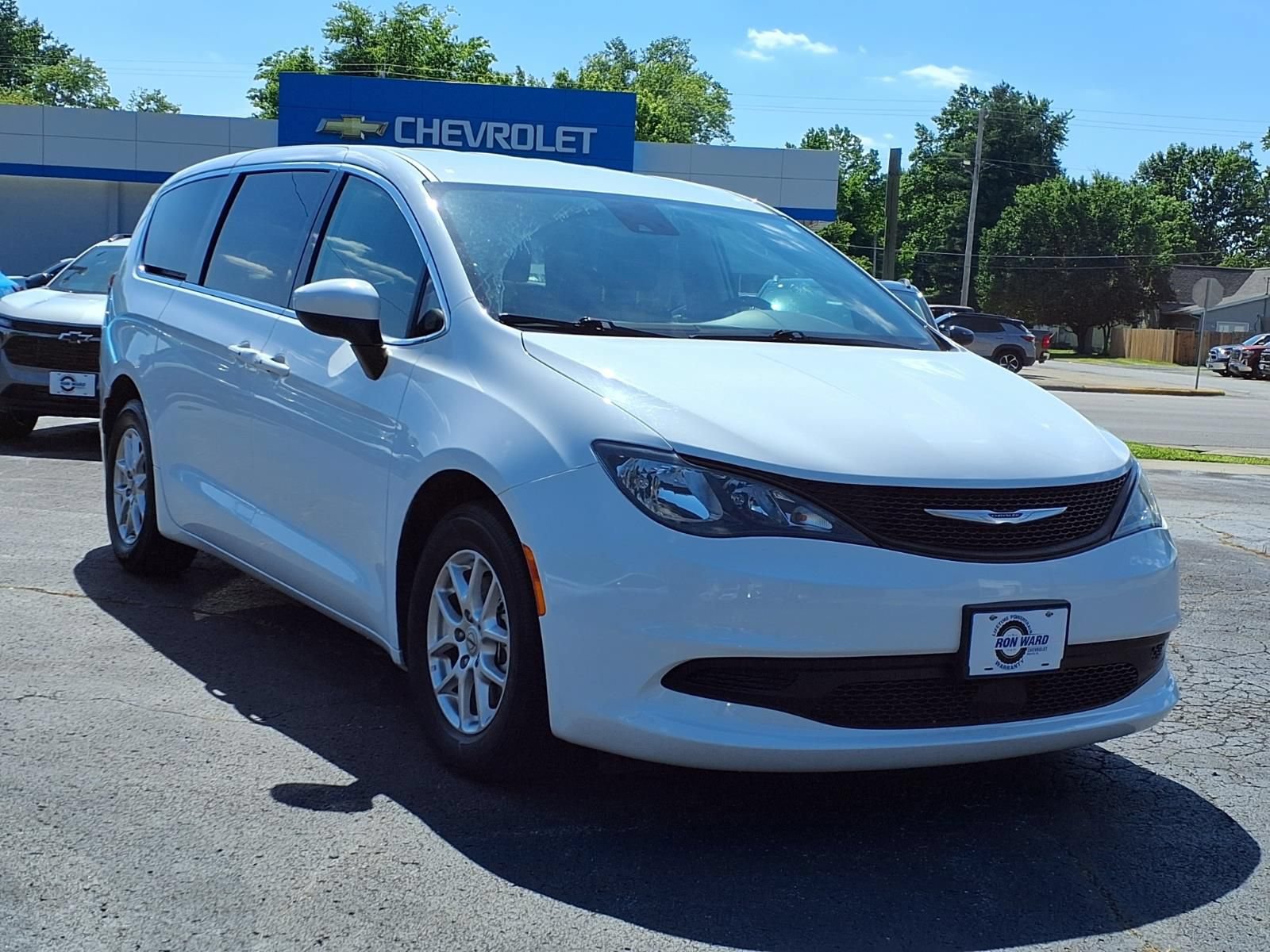 Used 2023 Chrysler Voyager LX FWD image 5