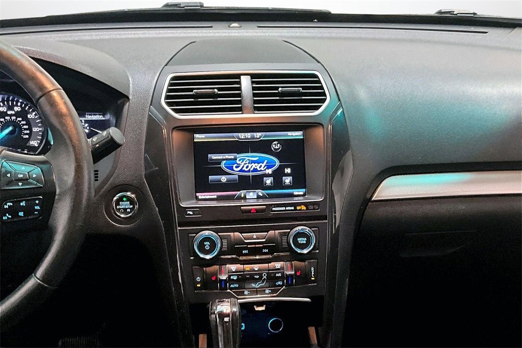 Used 2016 Ford Explorer XLT w/ Equipment Group 202A image 9