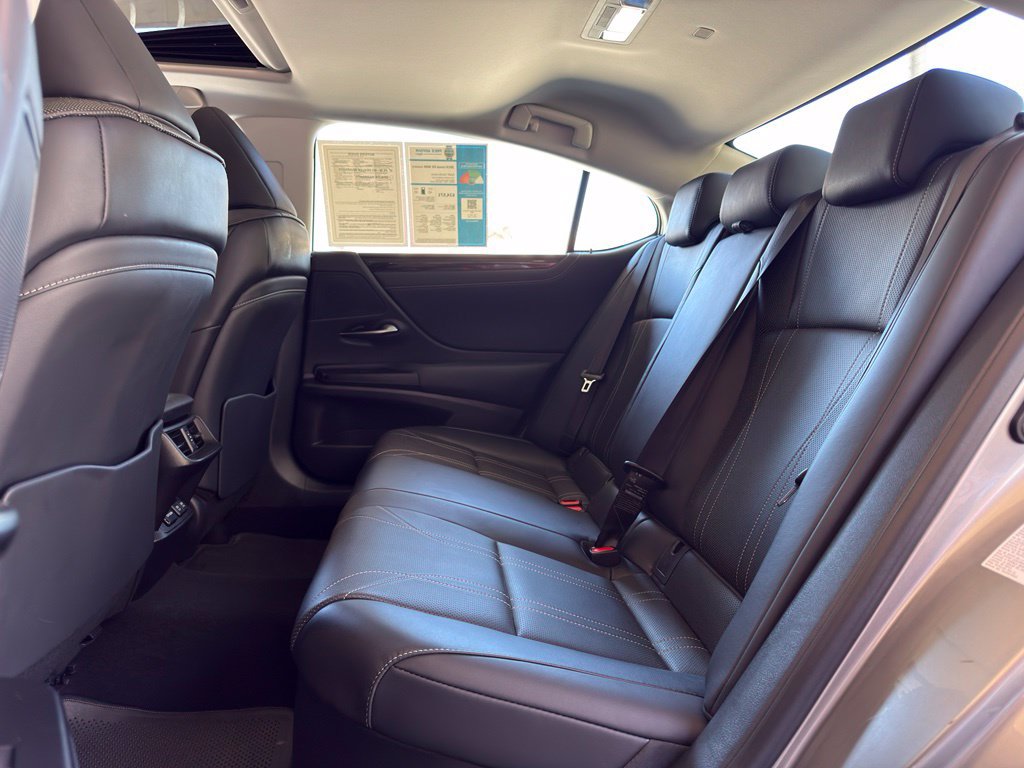 Used 2019 Lexus ES 300h w/ Accessory Package FWD image 18