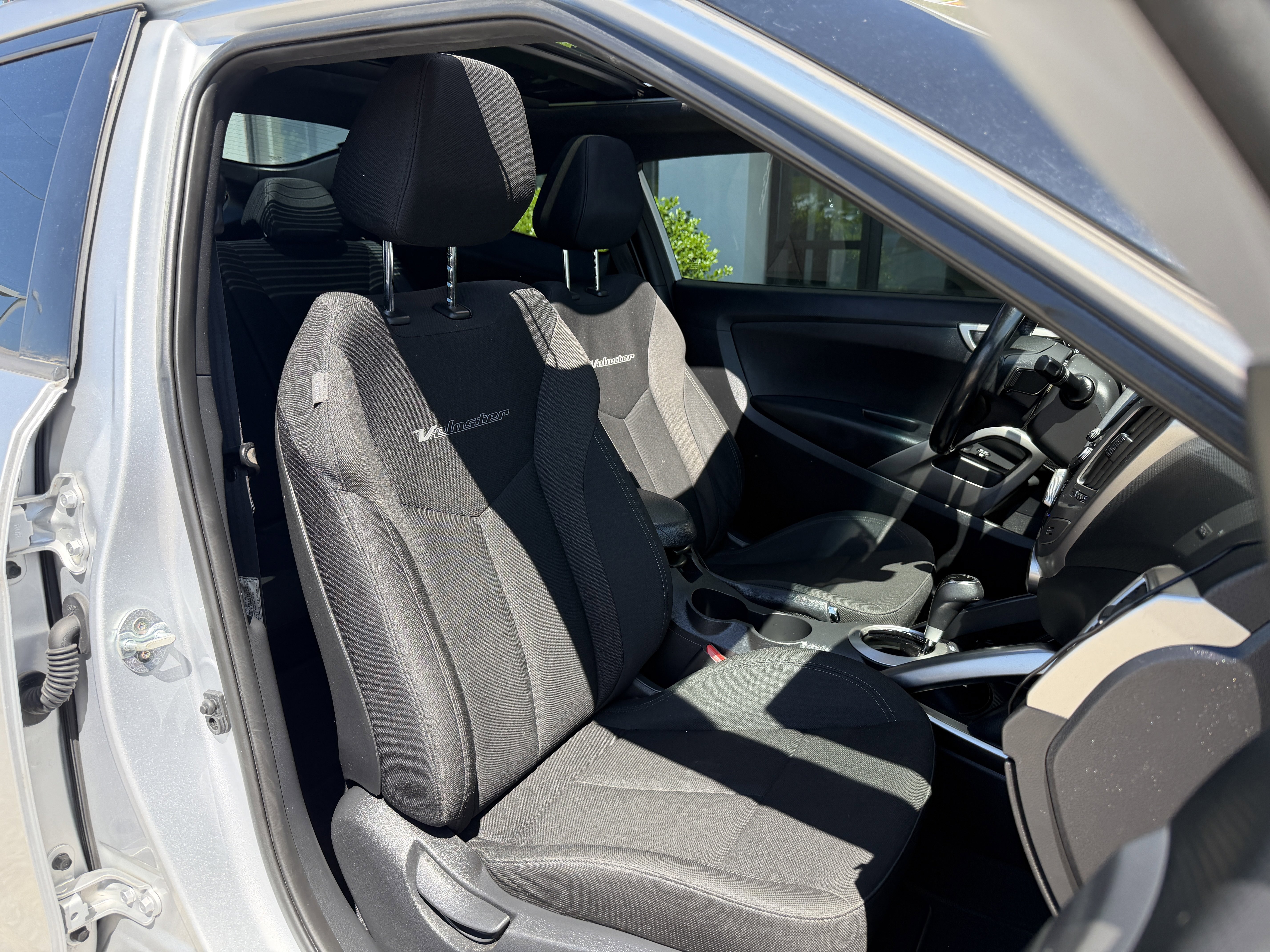 Used 2017 Hyundai Veloster Value Edition FWD image 19