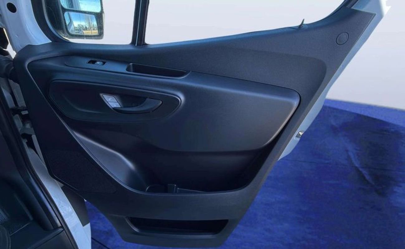 Used 2021 Freightliner Sprinter 2500 image 15