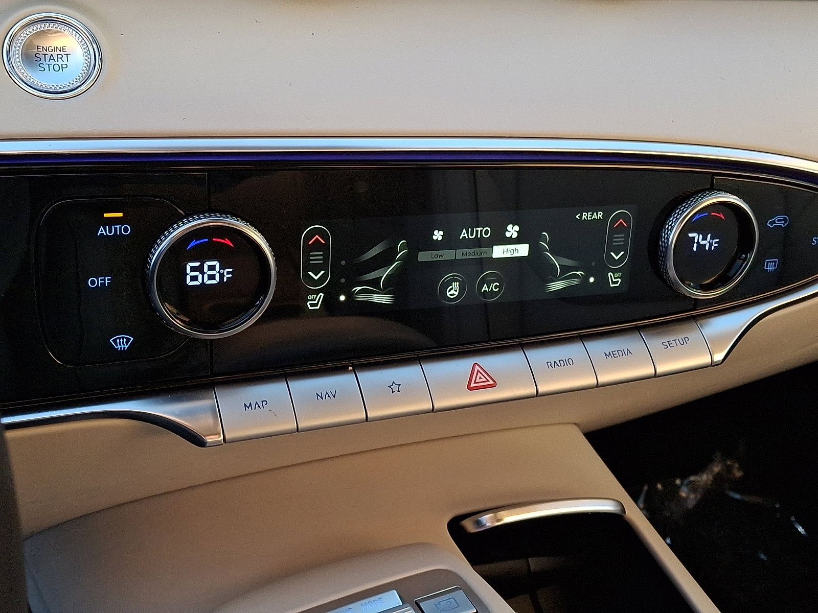 Certified 2025 Genesis GV70 2.5T w/ Advanced Package image 19