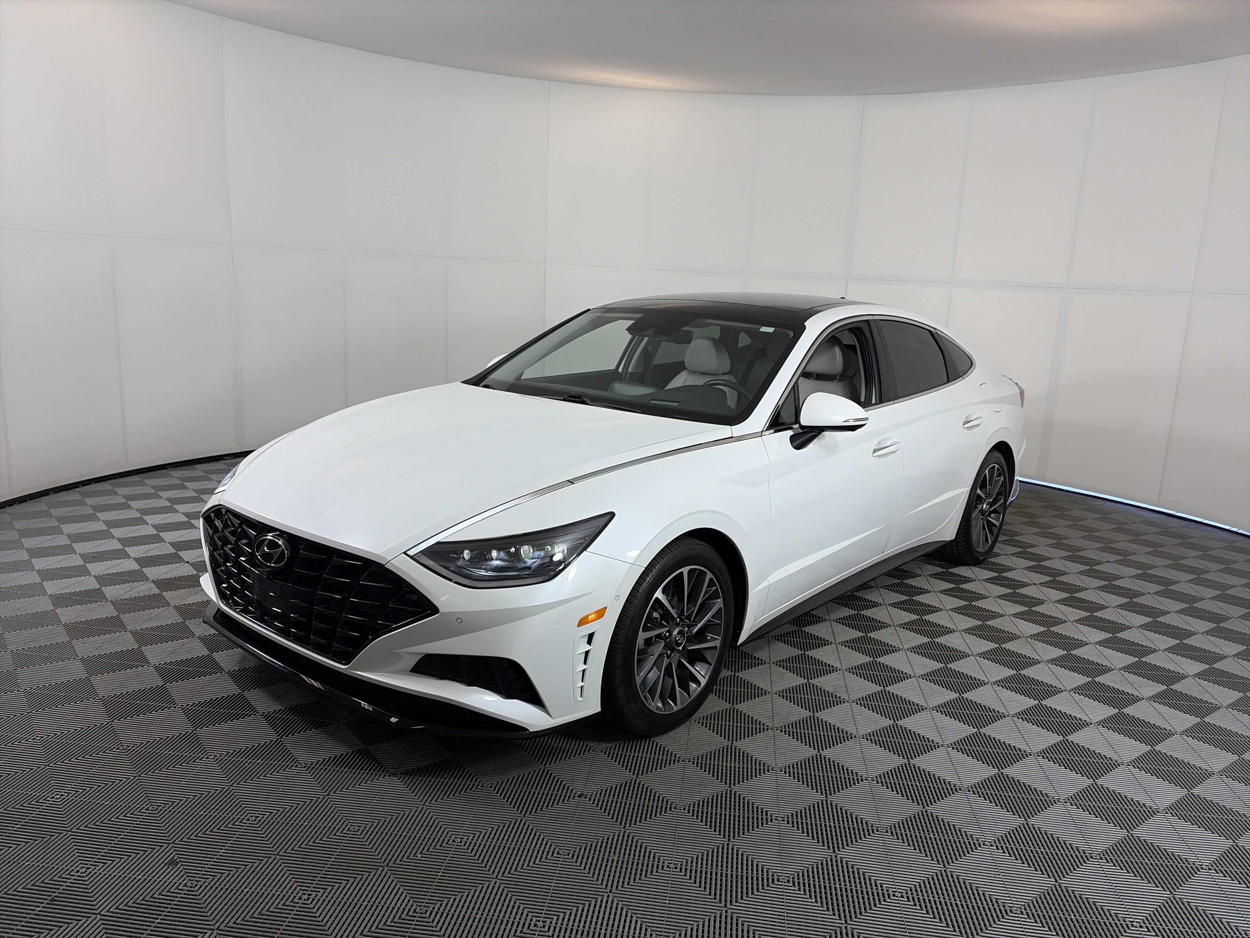 Used 2020 Hyundai Sonata Limited FWD image 2