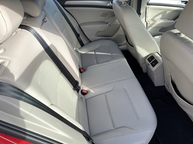 Used 2016 Volkswagen Golf S image 21