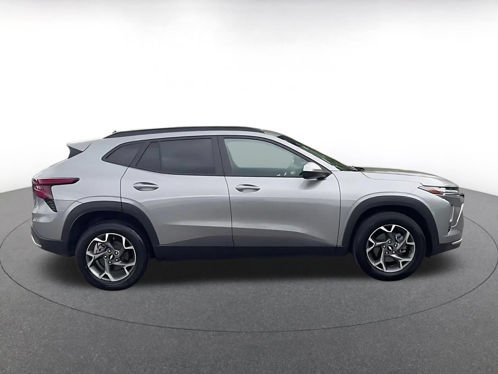 Used 2025 Chevrolet Trax LT w/ LT Convenience Package FWD image 16