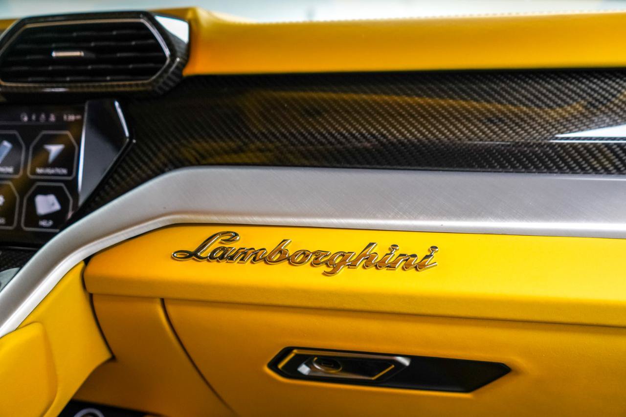 Used 2021 Lamborghini Urus AWD/4WD image 23
