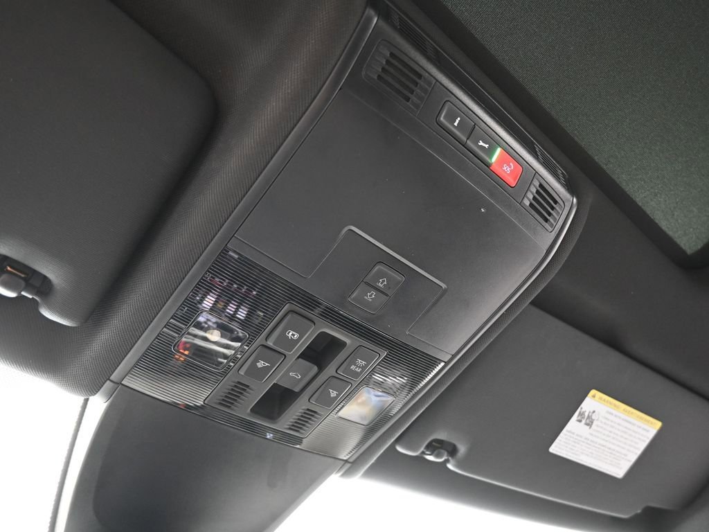 Used 2022 Volkswagen Tiguan SE R-Line image 22