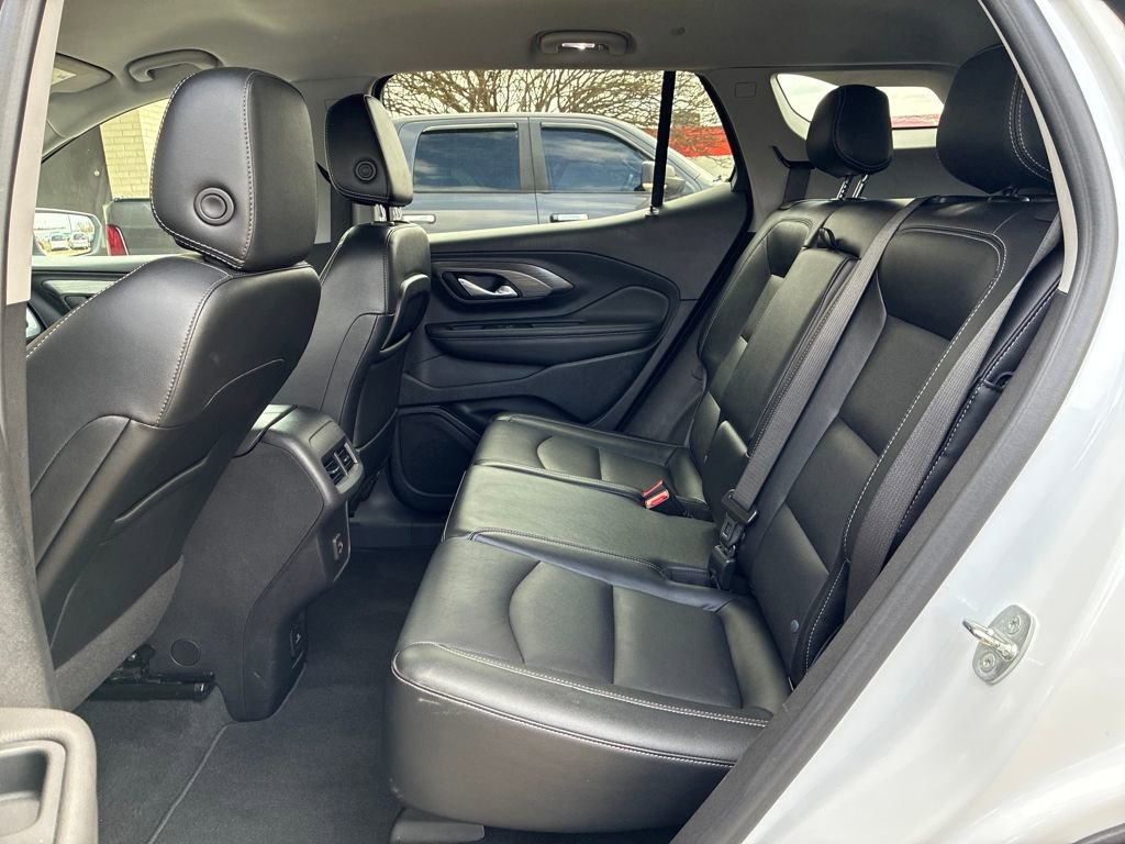 Used 2023 GMC Terrain SLT image 25
