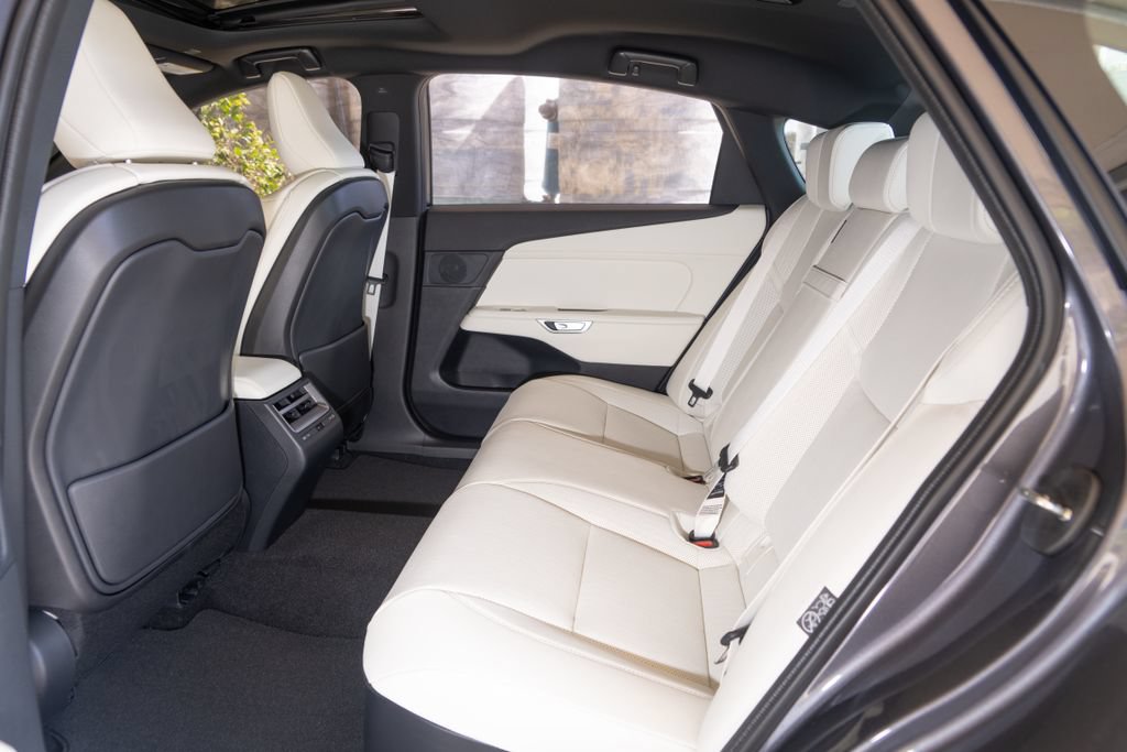 New 2026 Lexus ES 350e FWD image 19