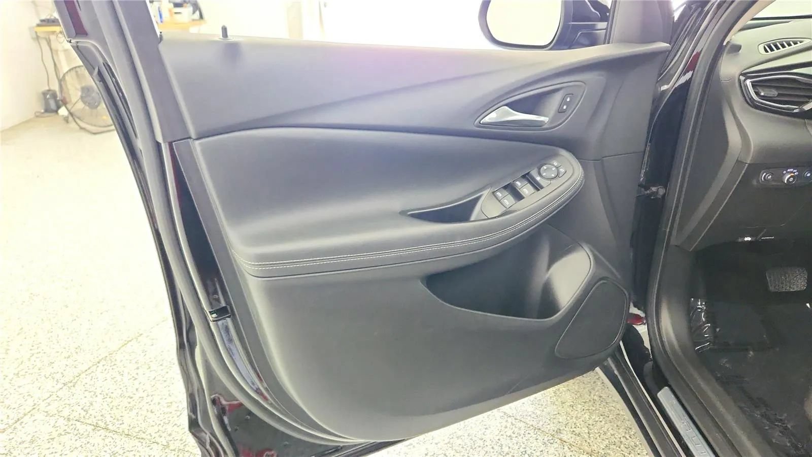 Used 2023 Buick Encore GX Preferred FWD image 32