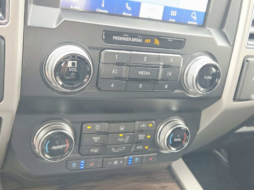 Used 2019 Ford F150 Lariat w/ Equipment Group 502A Luxury AWD/4WD image 32