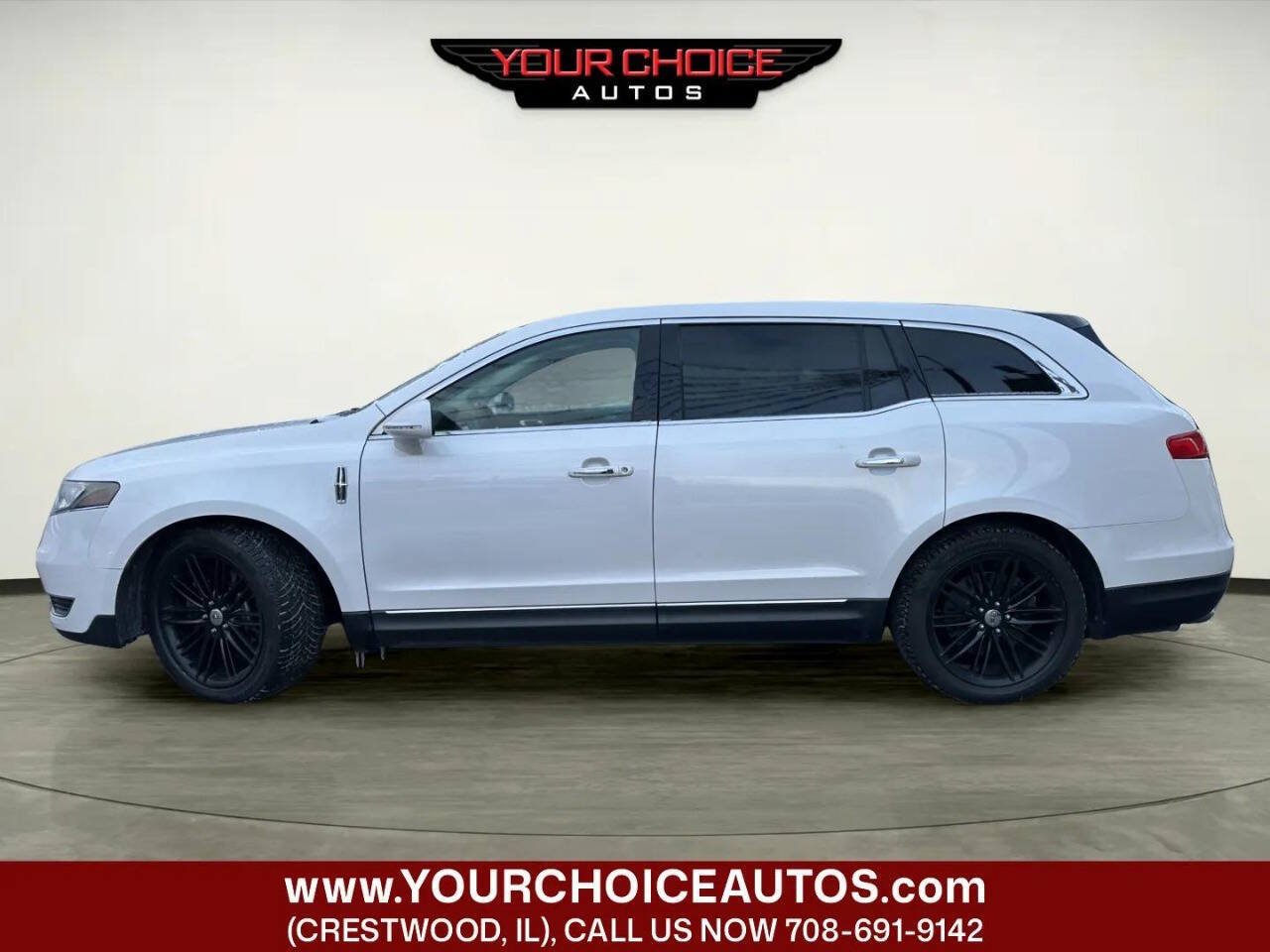 Used 2013 Lincoln MKT AWD image 2
