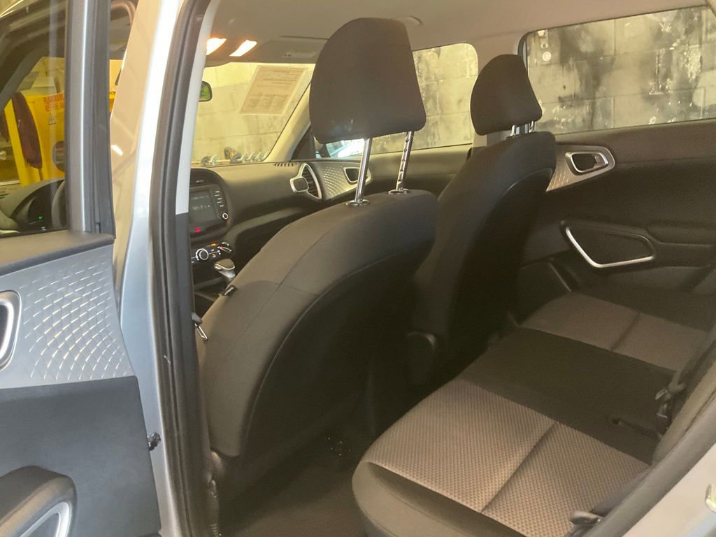 Used 2025 Kia Soul LX FWD image 24