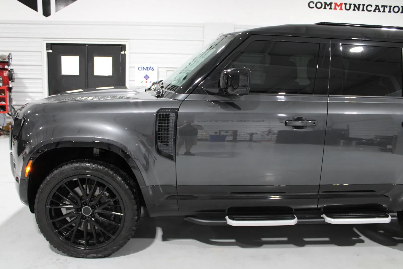 Used 2023 Land Rover Defender 130 X-Dynamic SE AWD/4WD image 5