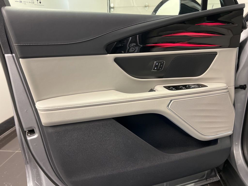 Used 2026 Lincoln Nautilus Premier image 31