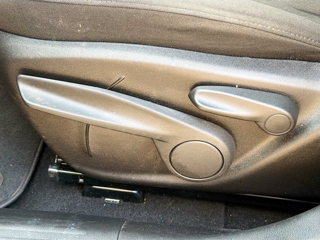 Used 2019 Jeep Renegade Latitude FWD image 24