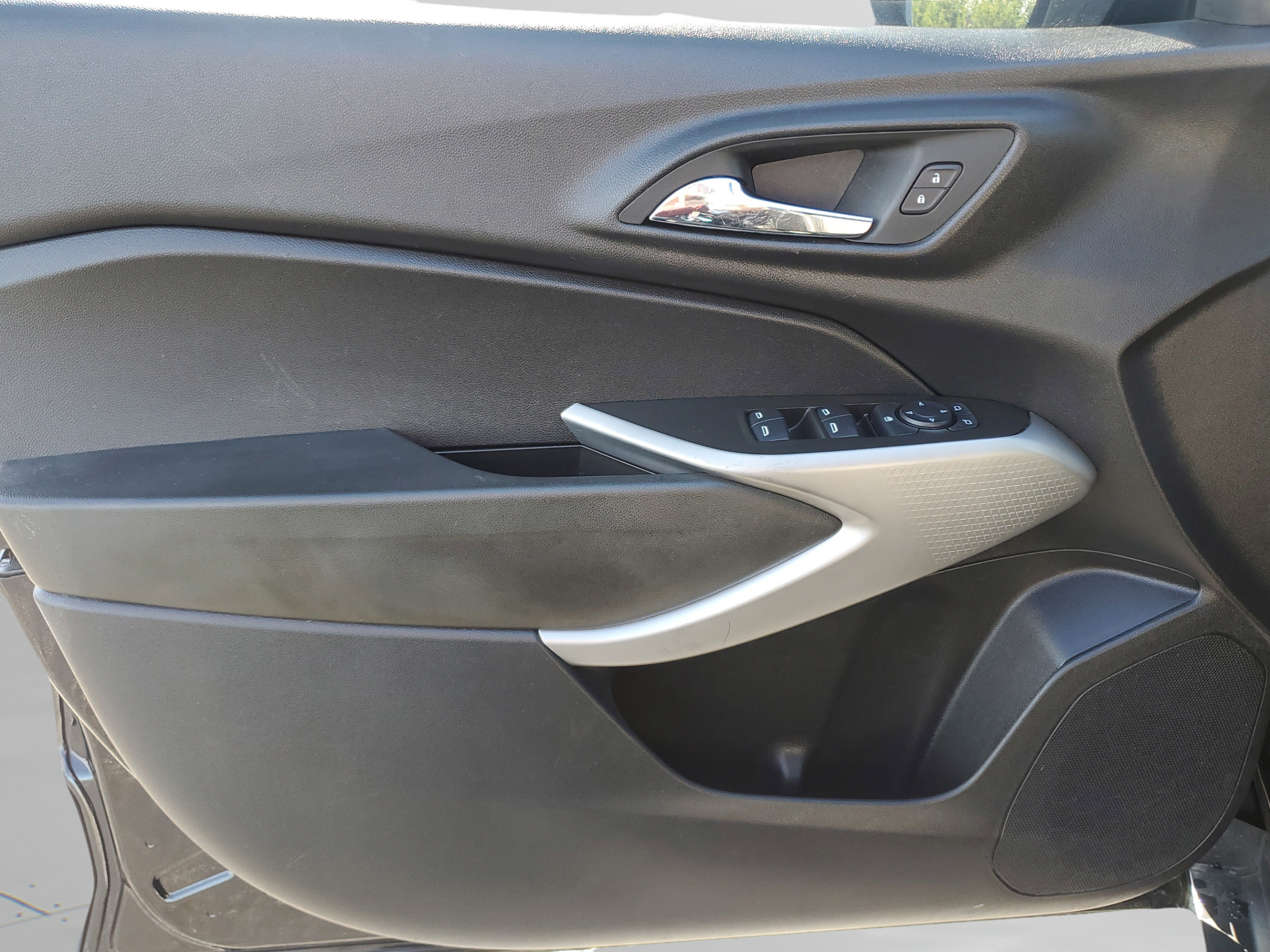 Used 2024 Chevrolet Trax LS FWD image 16