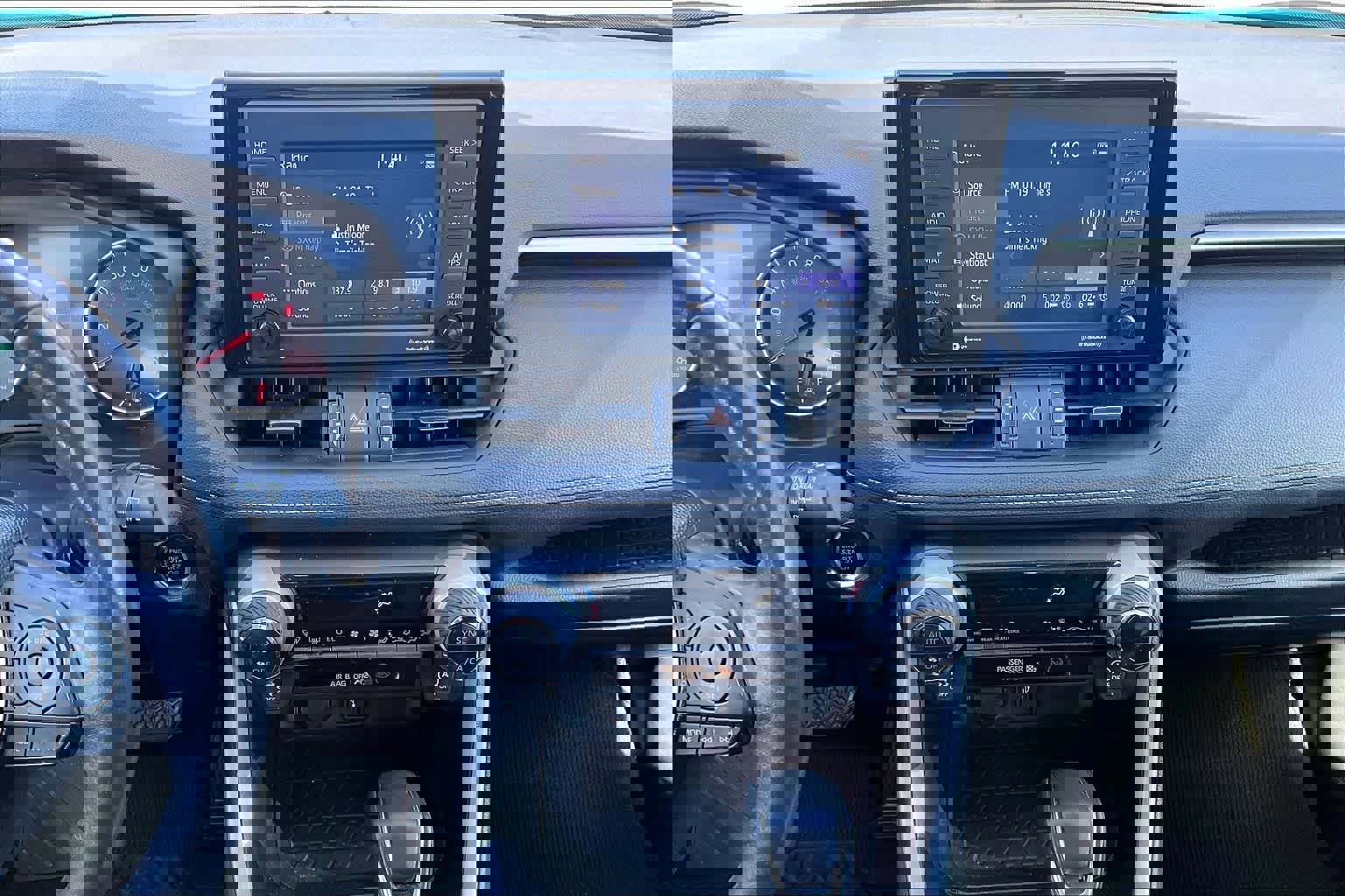 Used 2021 Toyota RAV4 XLE Premium image 7