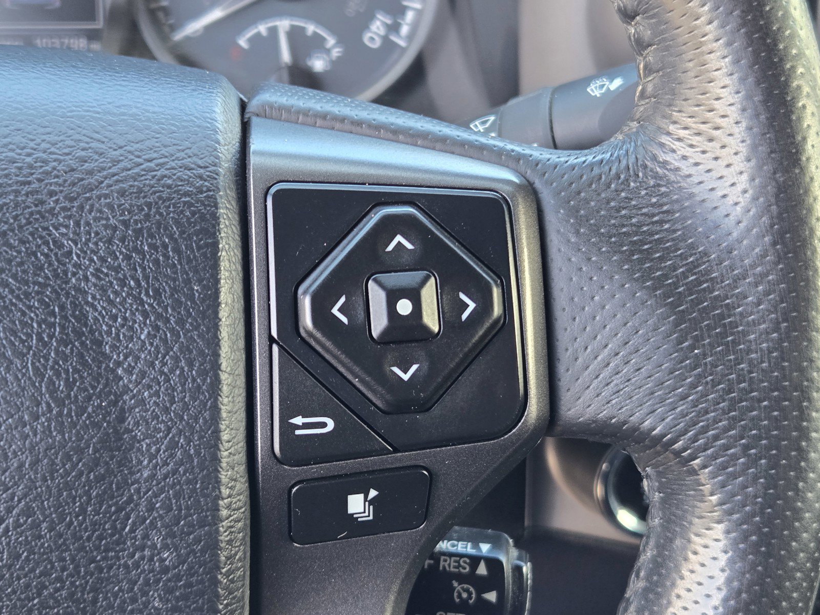 Used 2017 Toyota Tacoma TRD Sport w/ Tow Package RWD image 21