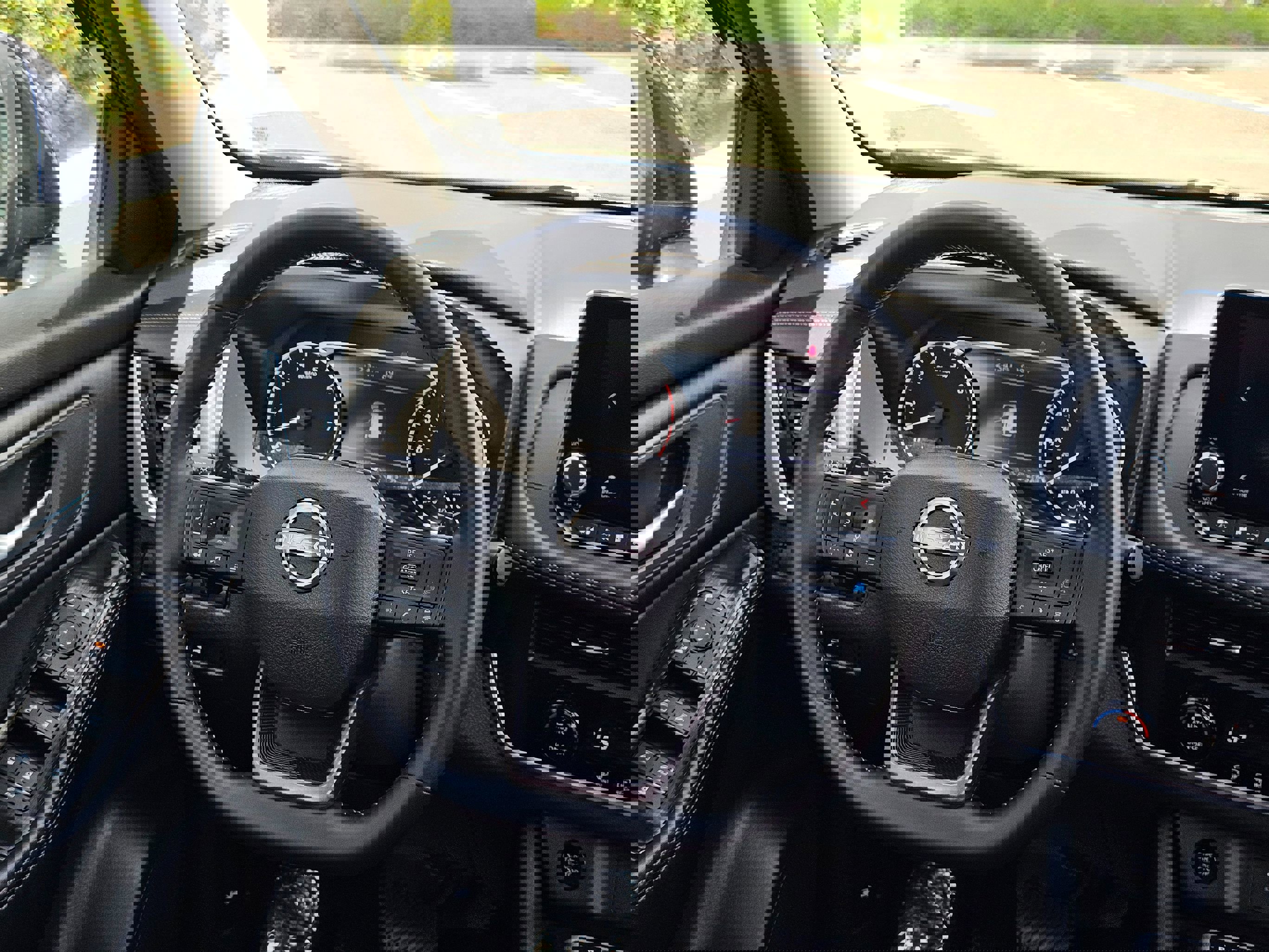 Used 2025 Nissan Rogue SV image 21
