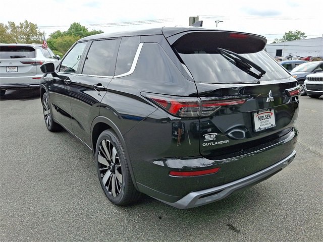New 2025 Mitsubishi Outlander SE image 3