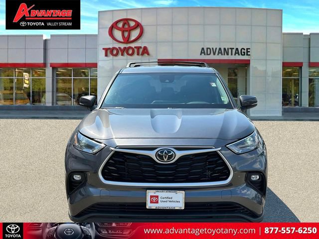 Used 2023 Toyota Highlander LE FWD image 2